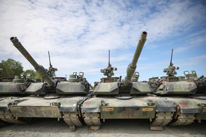 US M1A2 Abrams tanks